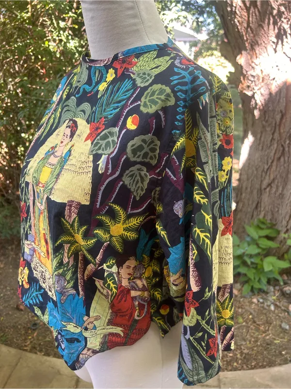 Karma brand Frida Kahlo boxy cotton top parrots tropical print Size Small - Image 2