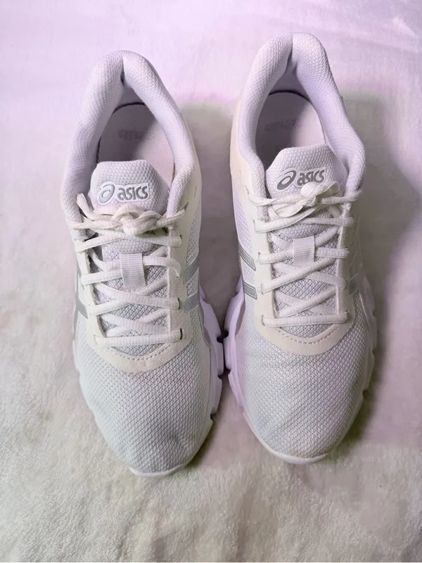 ASICS White Athletic Running Shoe with Gray Logo - Image 4