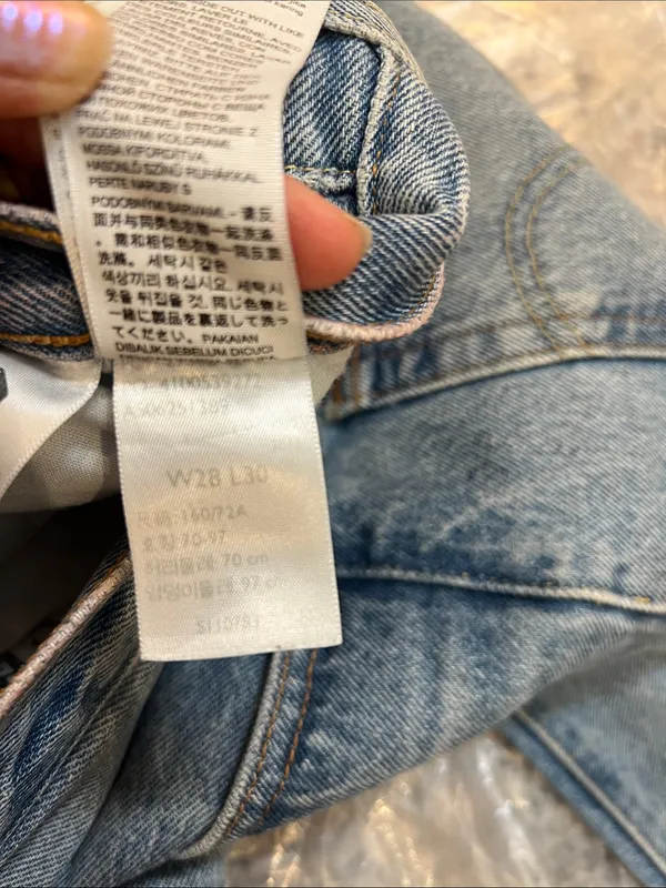 Levi's 501 Distressed Light Blue Straight Leg Women's Jeans size 28/30. - Image 10
