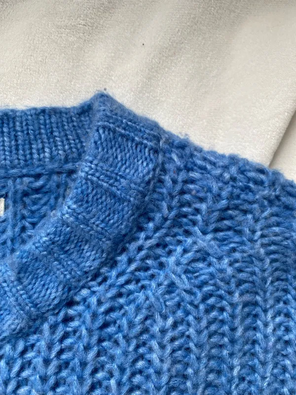 American Eagle Outfitters Blue Cropped Chunky Crewneck Sweater - Image 4