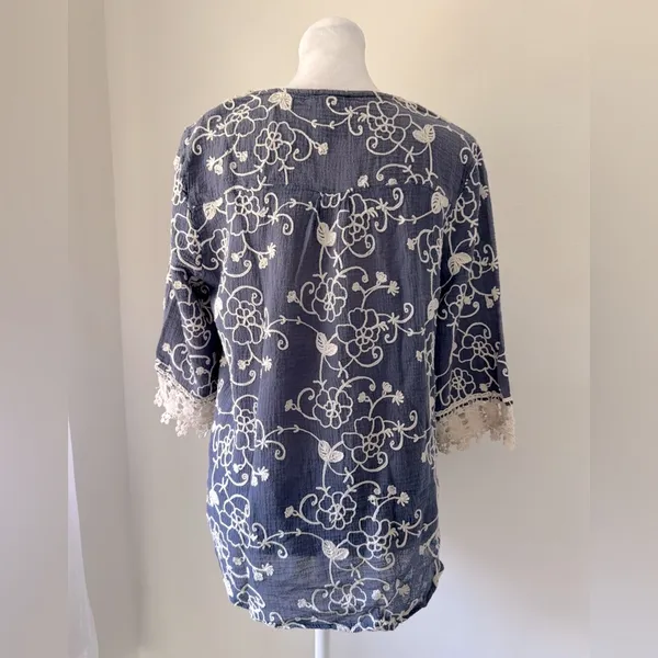 Lauren Michelle Blue & Cream Embroidered 3/4 Sleeve Blouse - Image 6