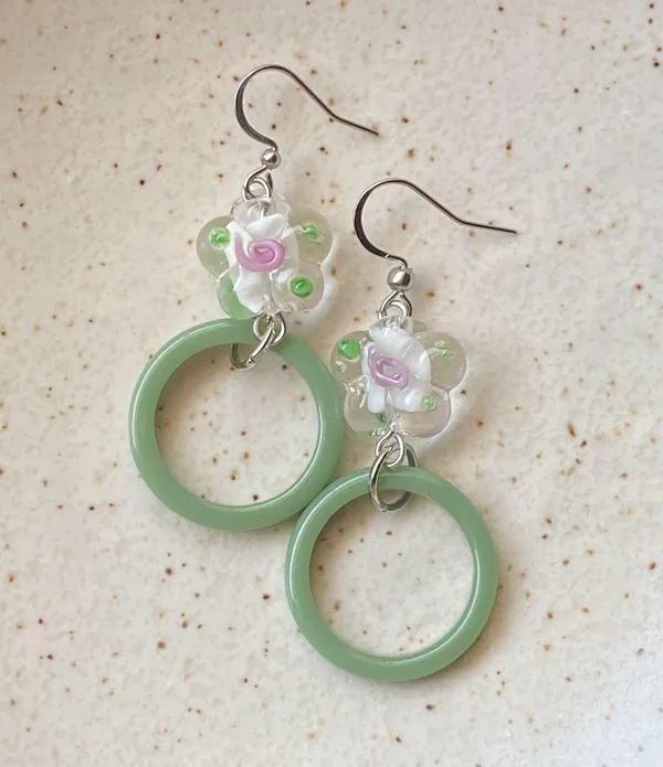 Handmade flower glass beads & green circle hoop unique fairy cottage retro style dangle earrings 🌼💚 - Image 5