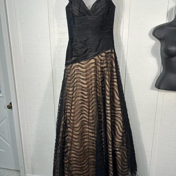 Jovani Black Sleeveless Beaded Formal Dress Size 8 EUC - Image 2