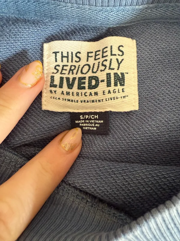 American Eagle Sweatshirt - Image 2