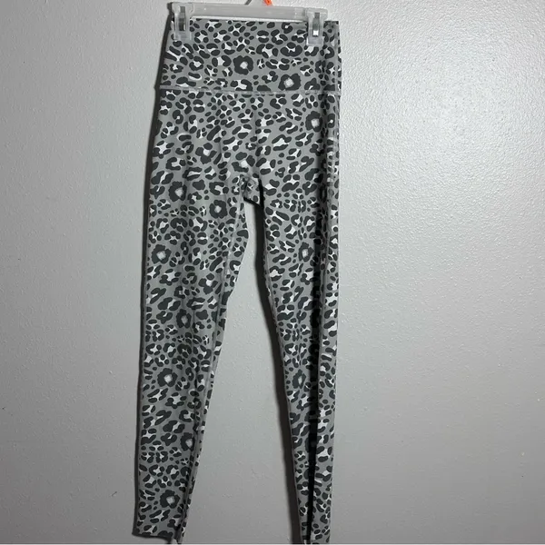 Offline by Aerie Women Hi-Rise Gray Animal Print 7/8 Legging size‎ S - Image 2