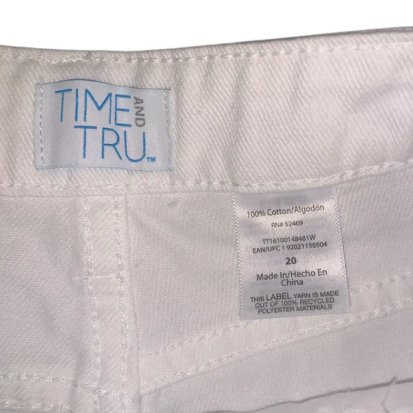 NWT Time and Tru Pure White Denim Women's Jeans Shorts Fringe 4” Inseam - Image 5