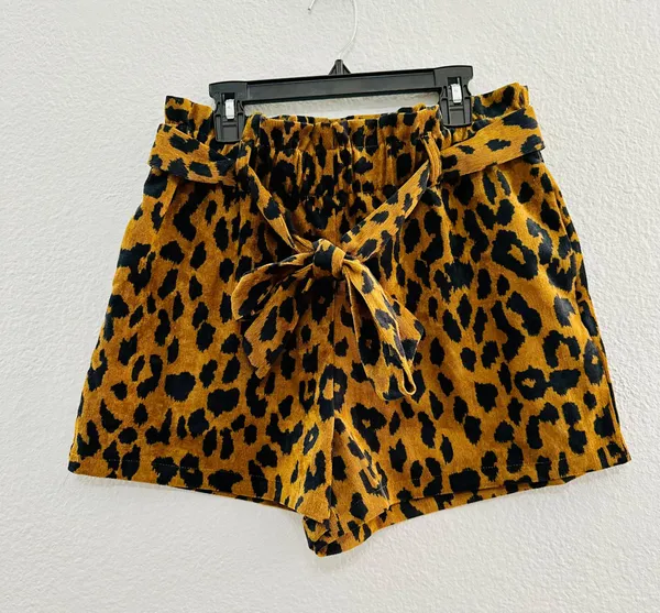LA Corduroy Cheetah belted paper bag Shorts brown black Size Medium - Image 4