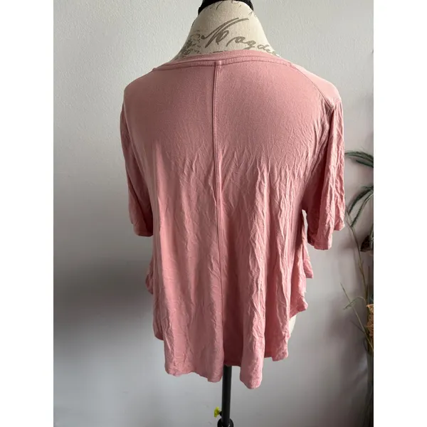 Lululemon‎ Women's Pink Short Sleeve V Neck Relaxed Fit Casual Top - Image 3