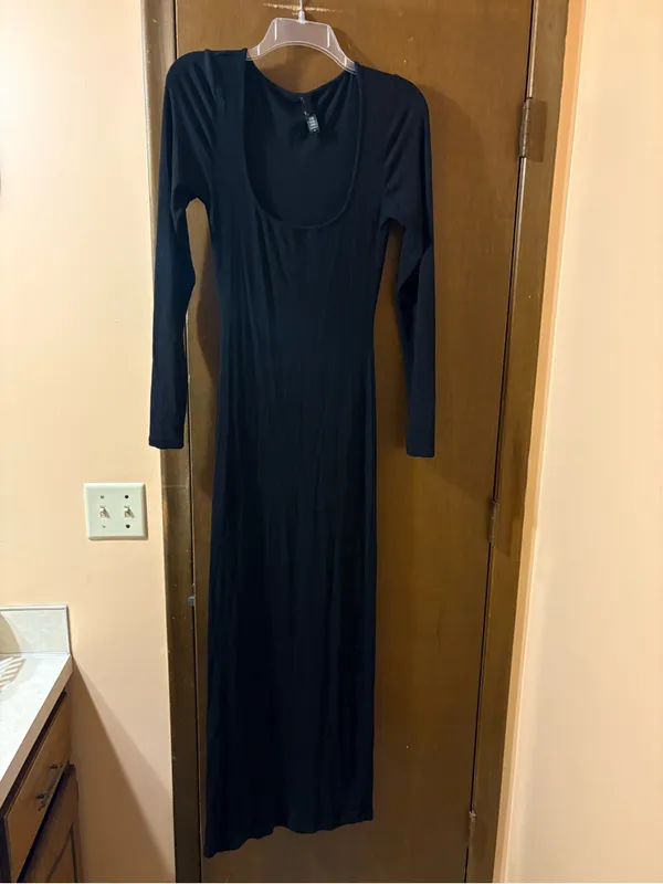 Skims Long Sleeve Maxi Dress in Onyx - Image 2