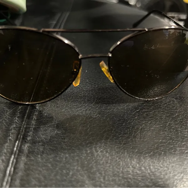 UV3 Stylish Brown Aviator Sunglasses - Image 7