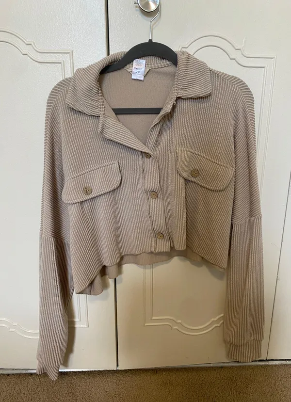 Detailed Cropped Sweater - Image 3