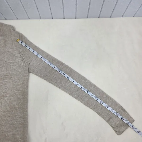 Banana Republic Beige V-Neck Sweater Size‎ M - Image 6