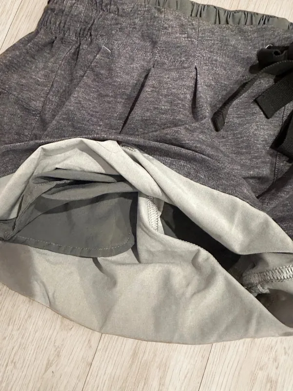 Lululemon Spring Break Away Mid-Rise Cuffed Athletic Shorts Sz 6 NWOT Gray - Image 3