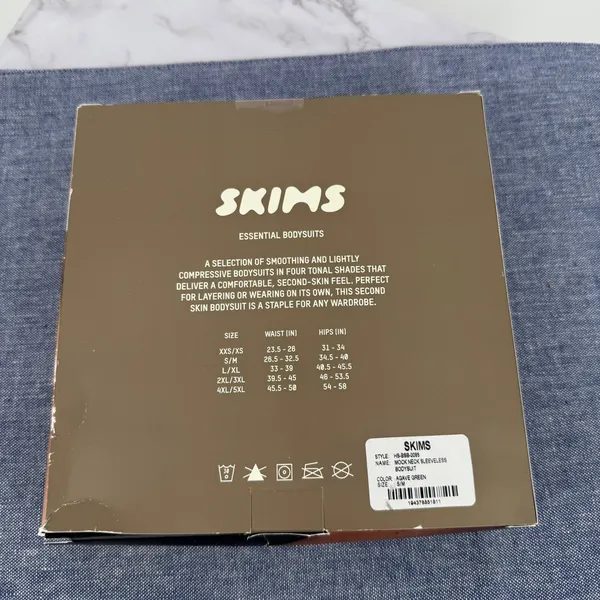 SKIMS Mock Neck Sleeveless Essentials‎ Bodysuit Agave Green Size S/M NIB - Image 4