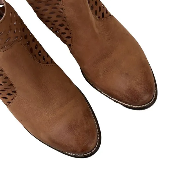EUC Seychelles Leather Ankle Boots - Image 2