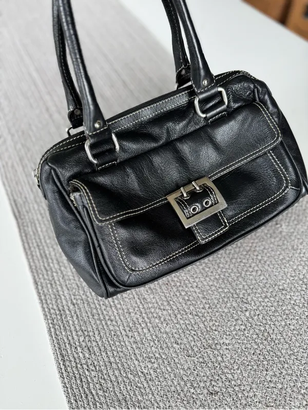 Vintage Y2K Wilson’s Leather Black Leather Purse with Oversized Silver Buckle - Image 4
