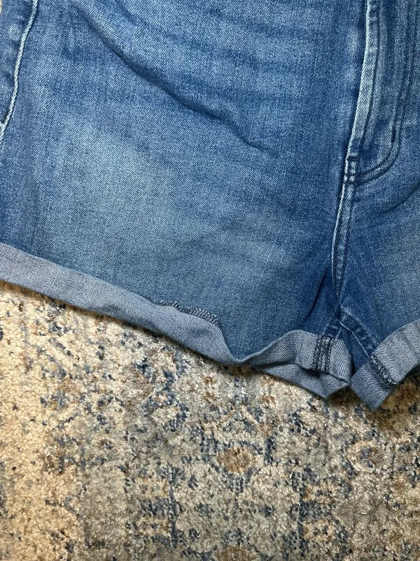 Old Navy High-Rise Wow Rolled Denim Shorts Size 14 - Image 3
