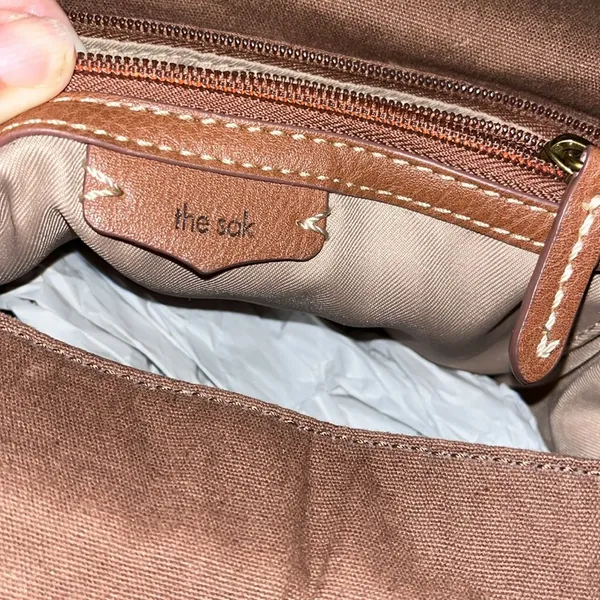 The Sak brown leather backpack in GUC. - Image 4