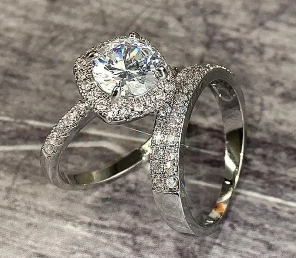 Gorgeous Cubic Zirconia Silver Princess Cut 2.5 Carat Ring and Band Set Size 8 - Image 4