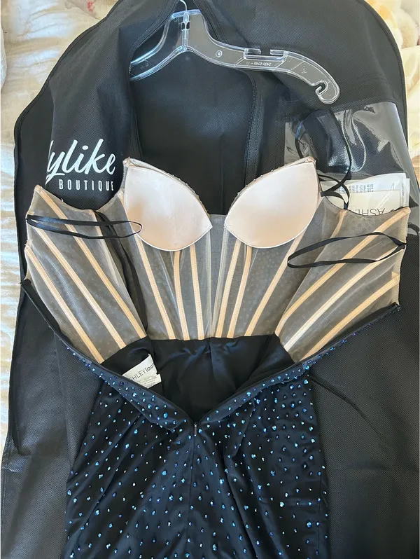 Ashley Lauren Homecoming Dress - Image 14