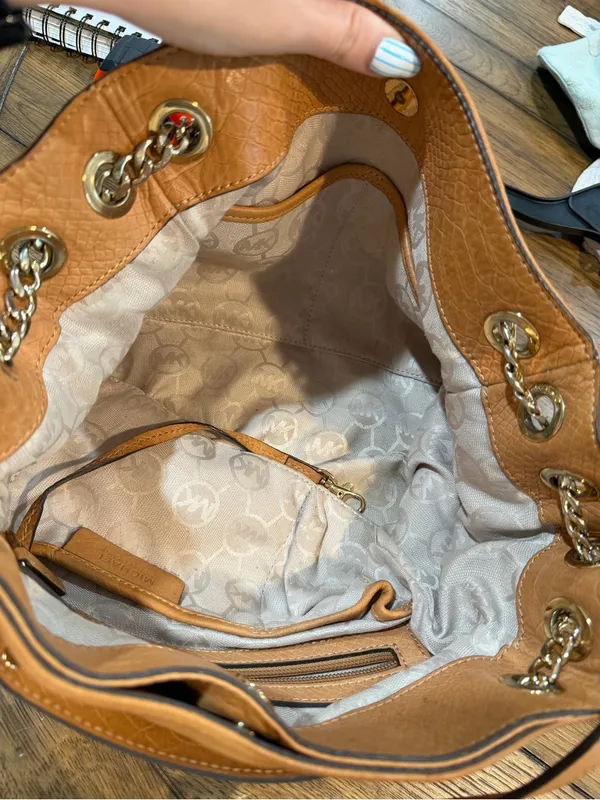 Michael Kors Cognac Leather Shoulder Bag with Gold Chain​ - Image 8