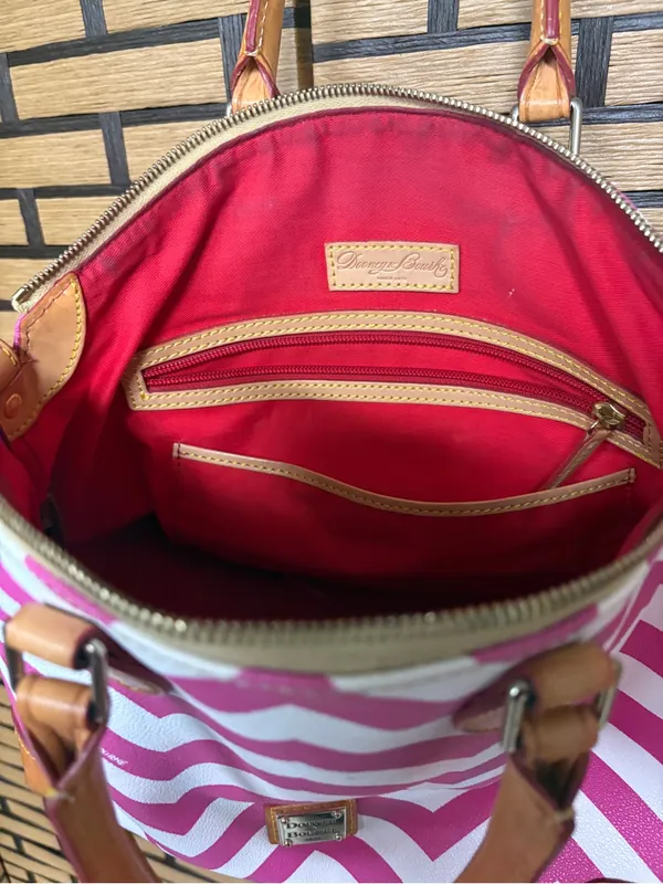 Dooney & Bourke pink and white Chevron satchel - Image 8