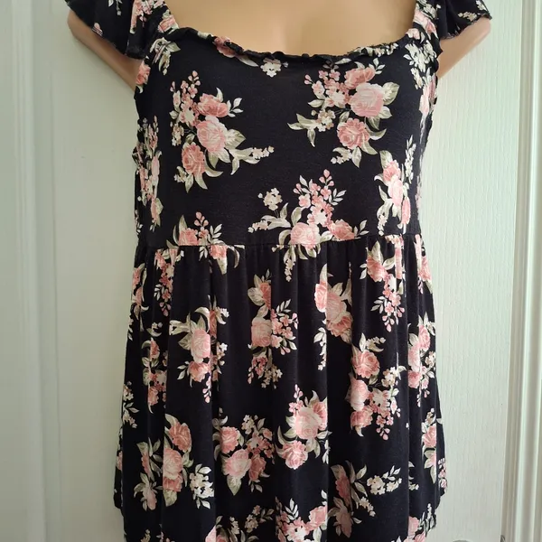 Torrid Sz 1 Floral Black and Pink Women's Top - Image 3