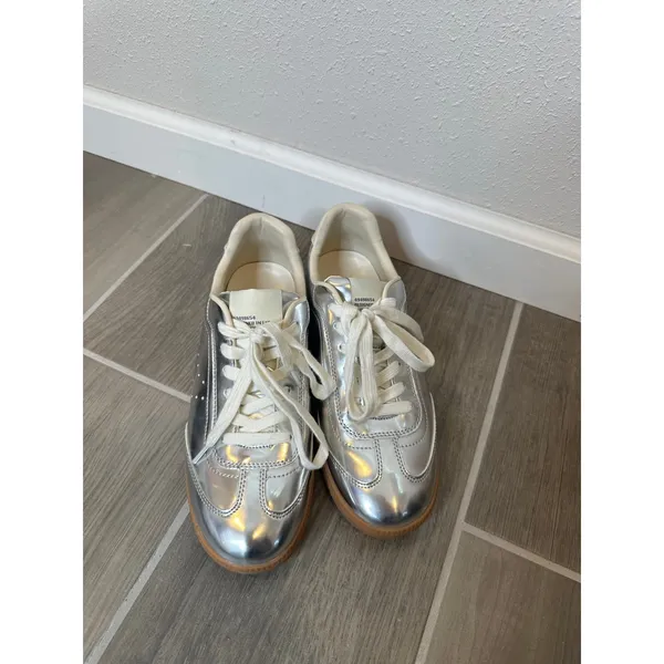 Steve Madden‎ Silver Metallic Sneakers Fashion Athletic Shoes Women 9.5 - Image 2
