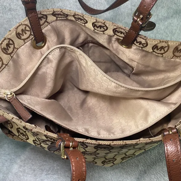 Michael Kors Tote Bag Purse Womens Large Tan Brown Signature Monogram Wallet Set - Image 8