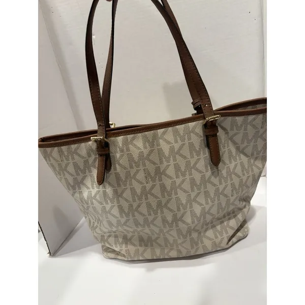 Michael Kors Jet Set Travel Tote - Vanilla MD tote Hang Tag Logo - Image 5