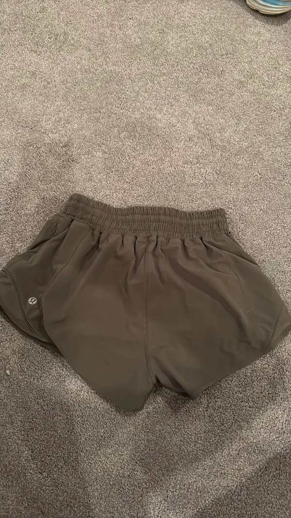 Lululemon Shorts Hotty Hot 2.5"  - Image 4