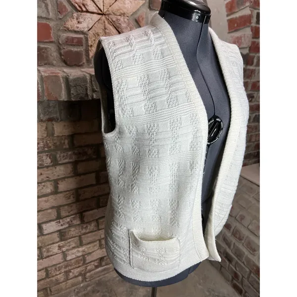 Milrank Sweater vest geometric textured cream pockets - Image 8