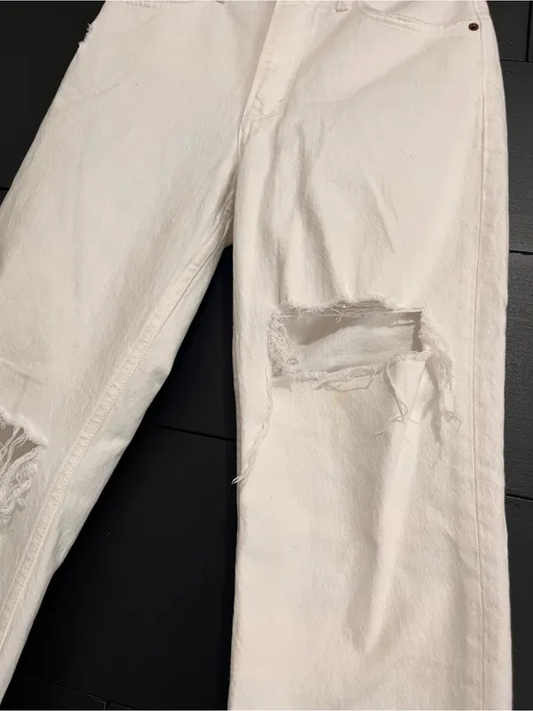 ABERCROMBIE & FITCH The Mom Hi-Rise Distressed White Denim Jeans Pants 26/2s EUC - Image 2