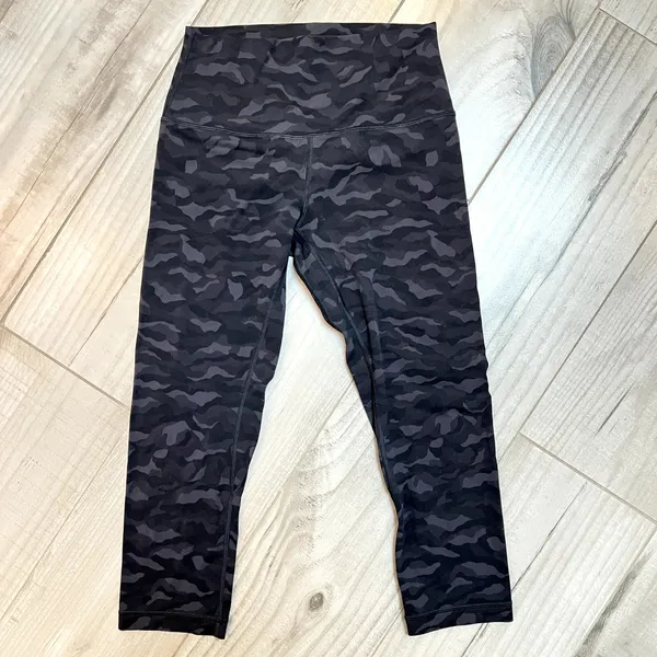 Lululemon Align Legging Cropped Black Gray Camo Size 6 - Image 3