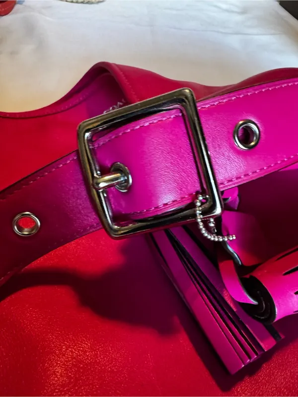 Coach Leather Vintage Shoulder Bag in Fuchsia - Image 6