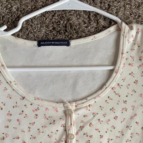 Brandy Melville Top. - Image 3