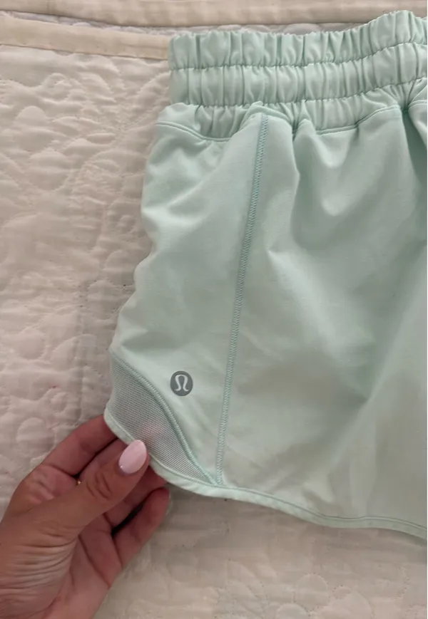 Lululemon 2.5" Hotty Hot Shorts Sea Foam - Image 3