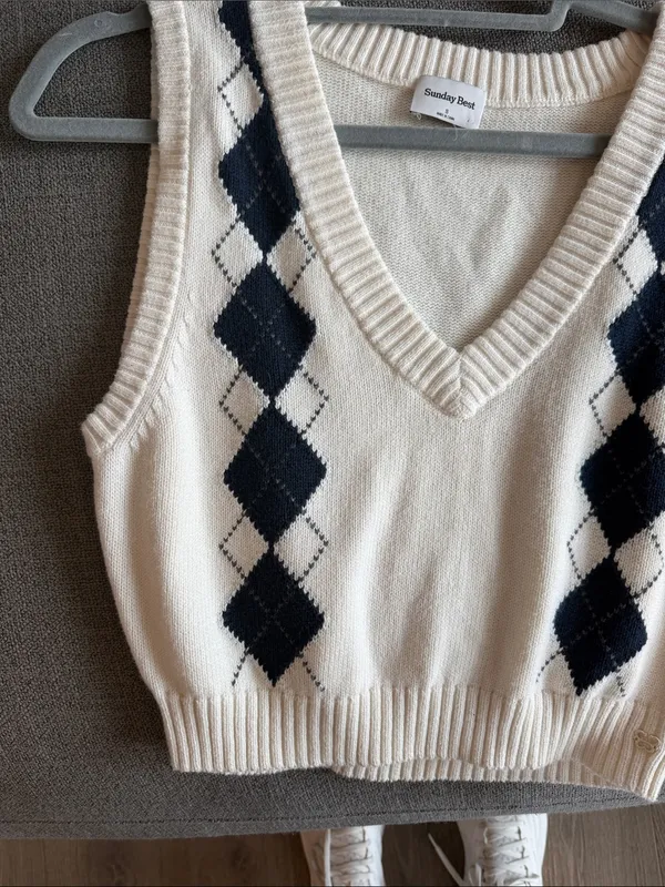 Sunday Best Cream and Navy Argyle Knit Vest - Image 5