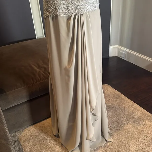 Women’s Full Length Gray Chiffon & Lace Appliqué Formal Dress Zip Back Size 10 - Image 7