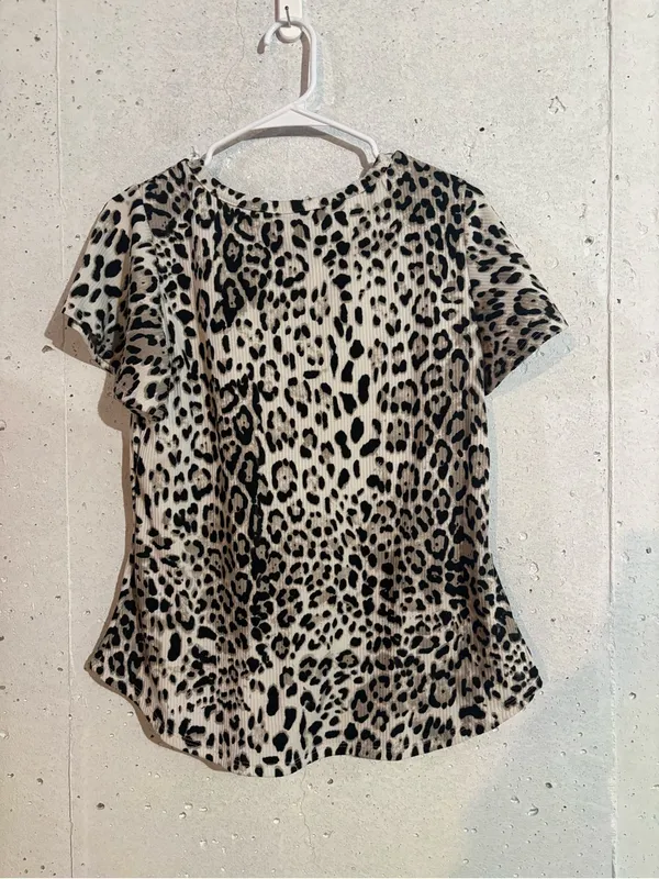Kim & Cami Leopard Print Blouse | Size: Medium Black - Image 3