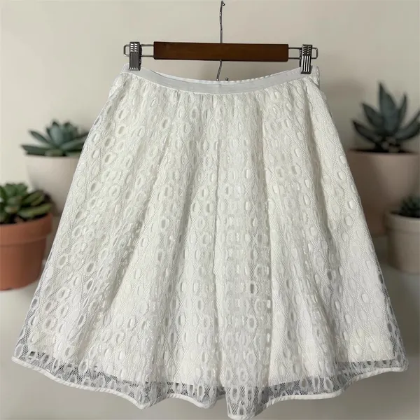 Maeve/ Anthropology Women's Lace A-Line Skirt White Geometric‎ Mini Skirt Size 2 - Image 2