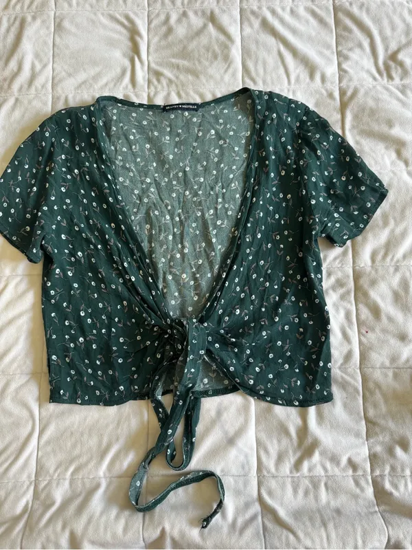 Brandy Melville Women’s Green Tie-Front Crop Top with Micro Dot Print - Image 3
