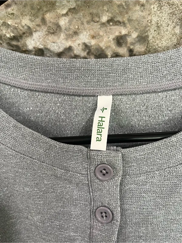 NWT Halara Gray Relaxed Fit Henley with thumb holes size xs - Image 5