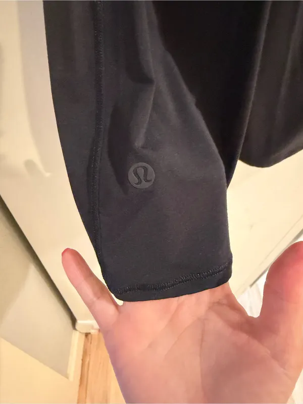 Lululemon black tank top! Size 2! - Image 3