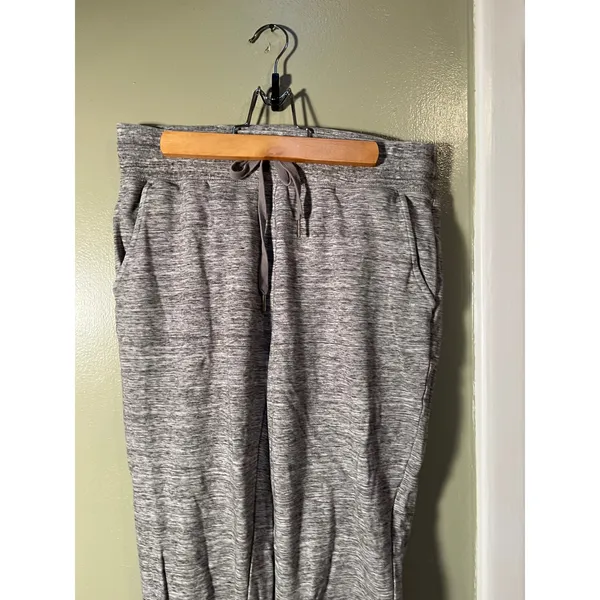 Daily Ritual Women's Size Medium Jogger Sweatpants Light Heather Gray Mid-Rise - Image 2