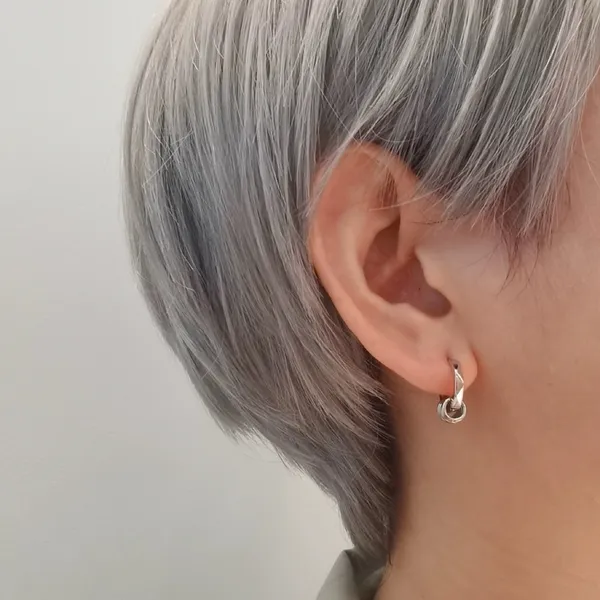 Small silver hoop earrings for men women streetwear unisex style - Image 3