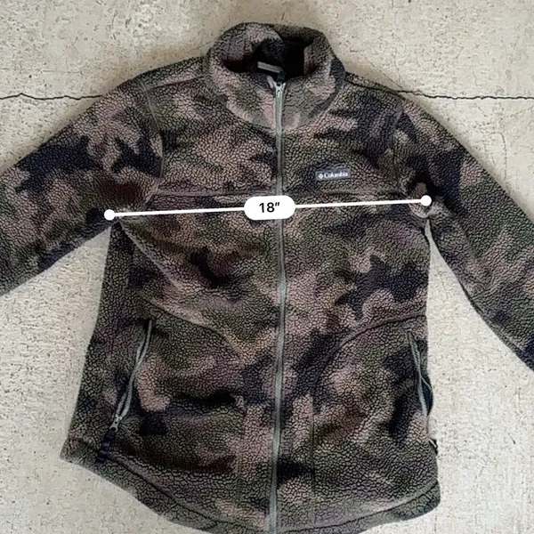 Unisex camo army print Columbia zip up sweater size medium - Image 3