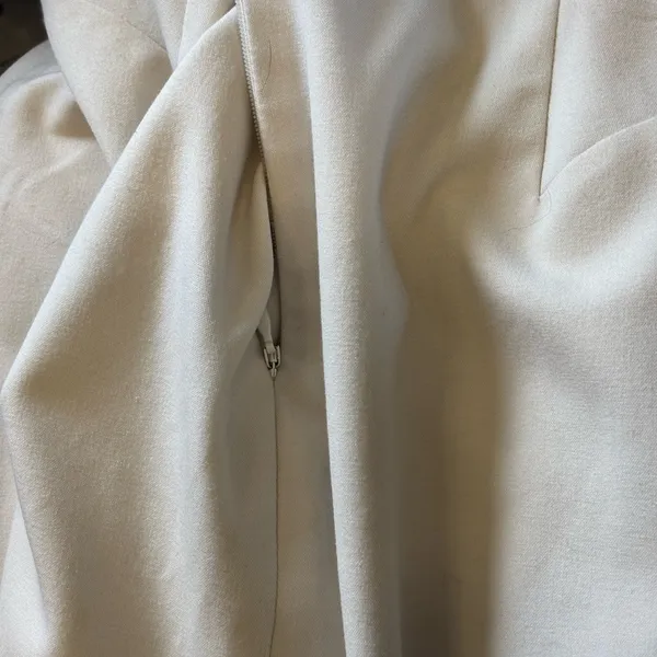 Chic White Pencil‎ Skirt Size 2 - Image 3