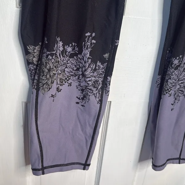 Torrid Black & Purple Floral Full length Wicking Legging W1172 Plus Size 4X - Image 4