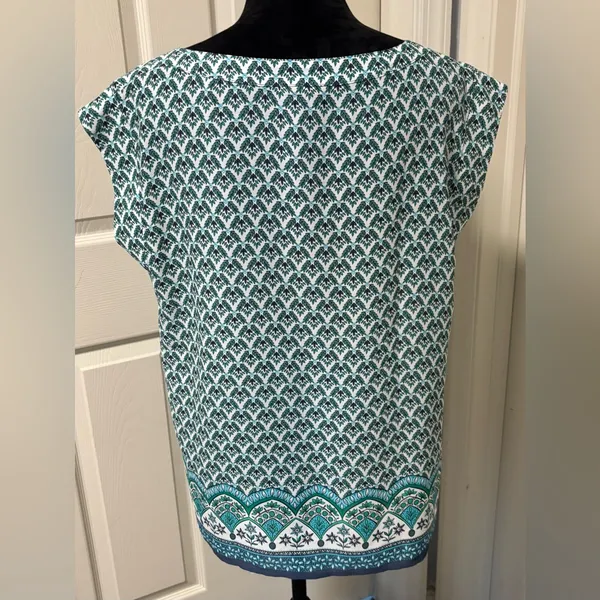 Ann Taylor Factory Green & White Geometric Print Sleeveless Shell Top - Image 3
